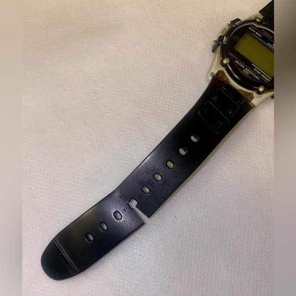 Timex Black Smartwatch with Classic Design. Vintage. Unisex - Picture 2 of 4